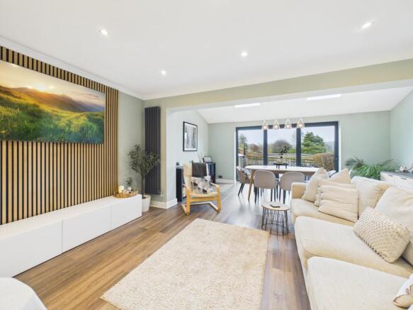 CAM02136G0-PR0526-STILL002