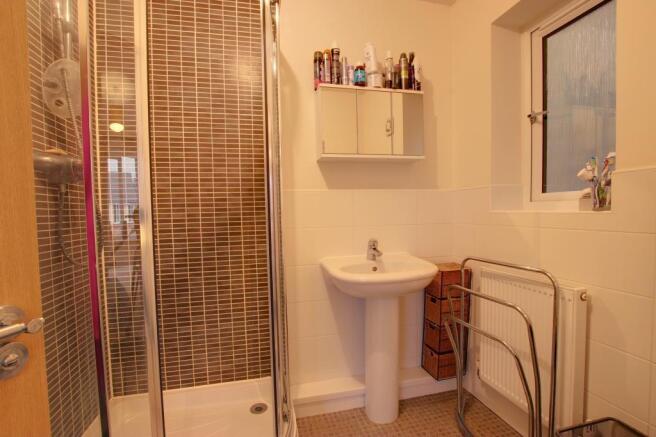 Ensuite to Bed 1