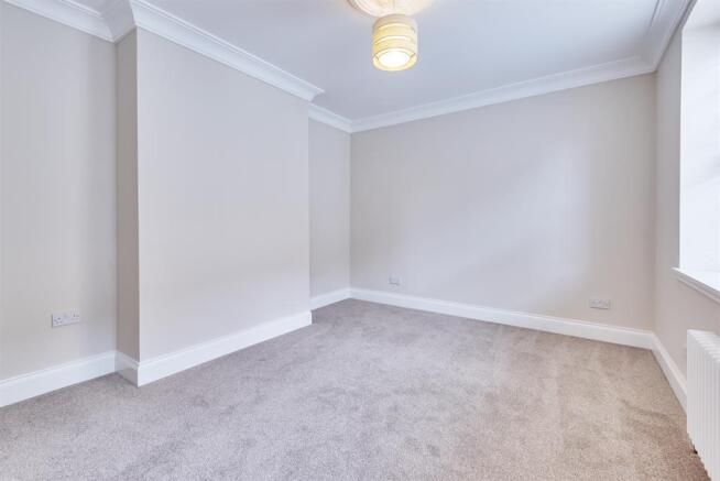 1 bed Apartment to rent Image 6