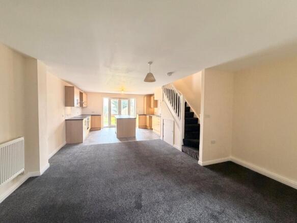 5 bed House to rent Image 5