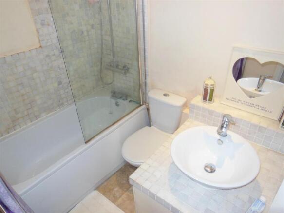 GB bathroom.JPG