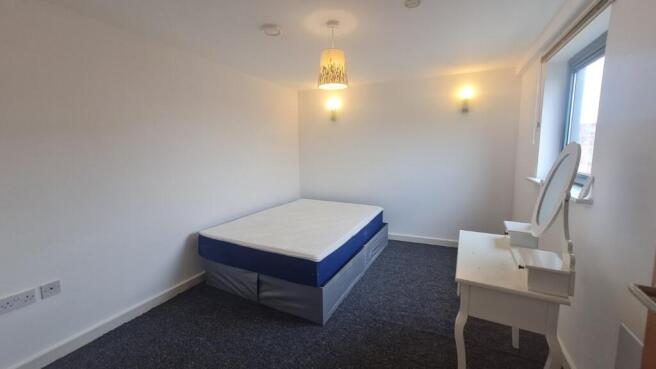 2 bed Flat to rent Image 10