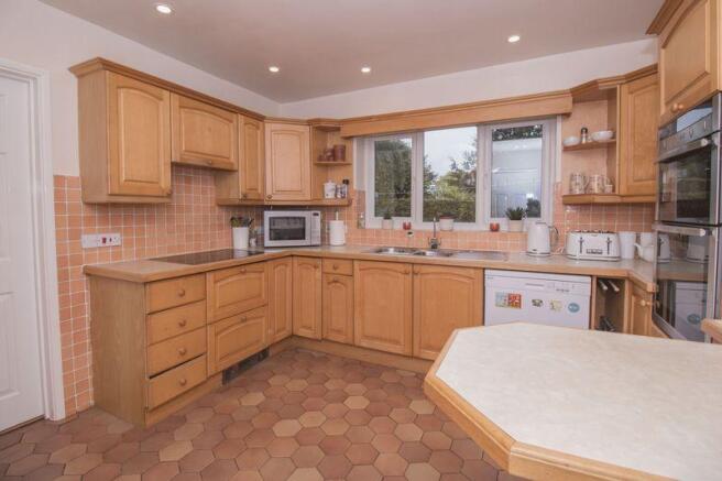 Kitchen / Brea...