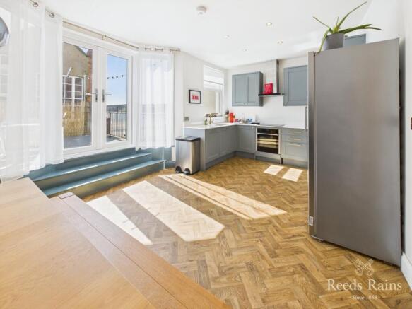 5 bed Terraced for sale Image 6