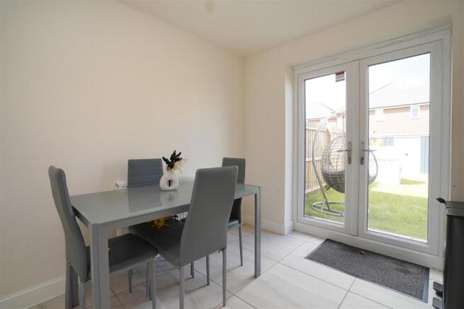 3 bed Semi-Detached for sale Image 7