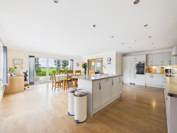 Kitchen/Dining Area