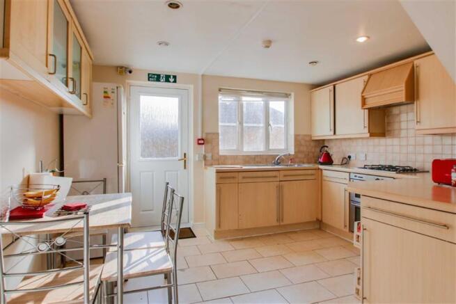 KITCHEN/BREAKFAST ROOM