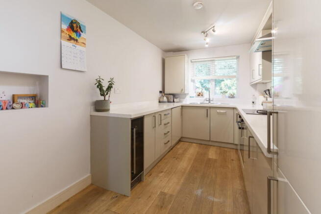 2 bed Ground Flat for sale Image 6