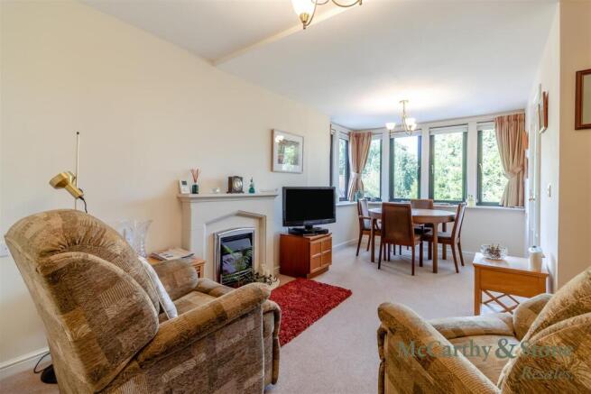 8704168-interior11.jpg