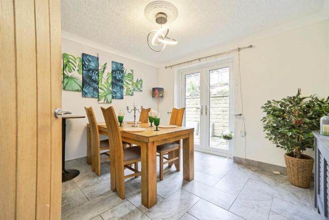 4 bed Detached for sale Image 8