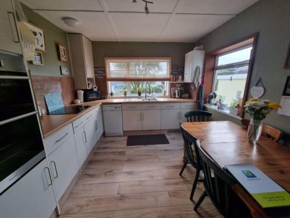 Open plan kitchen/dining room