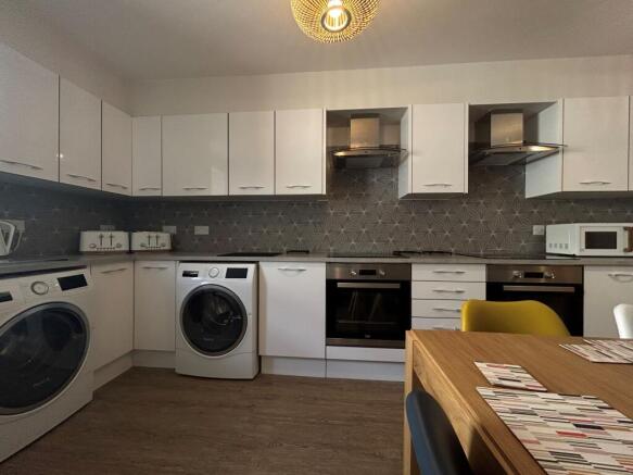 1 bed House Share to rent Image 9
