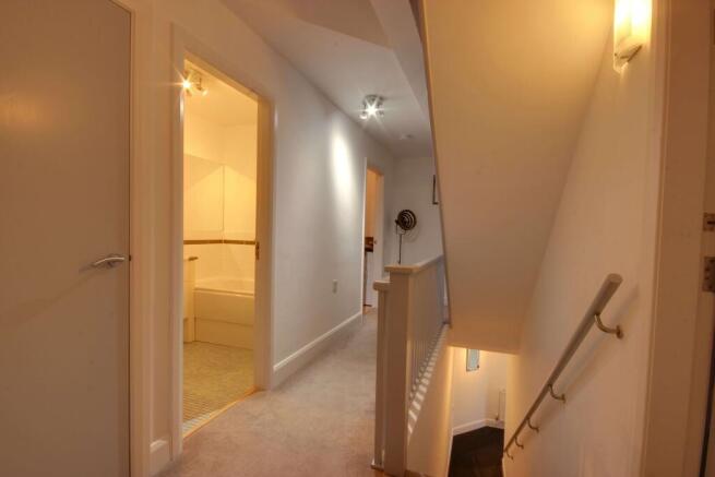 3 bed Terraced to rent Image 12
