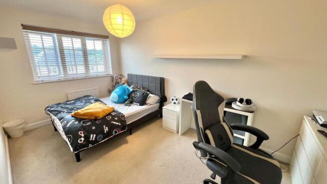 4 bed Terraced to rent Image 6