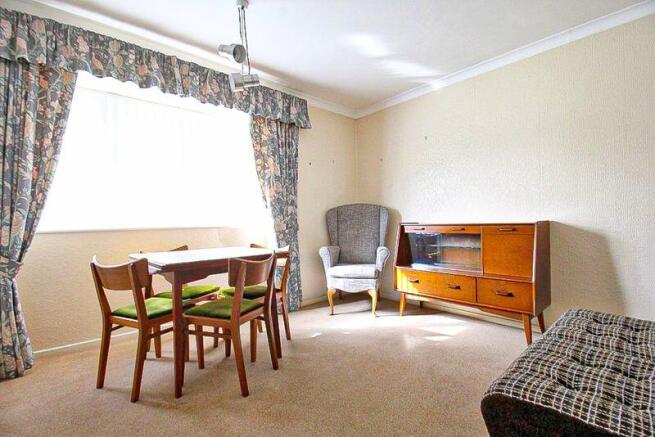BEDROOM/DINING ROOM