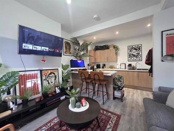 Lounge/Kitchen