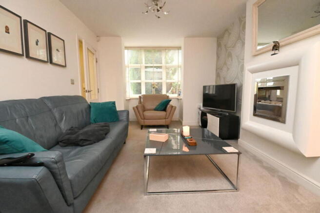 4 bed Semi-Detached for sale Image 5