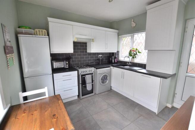 MODERN KITCHEN/DINER