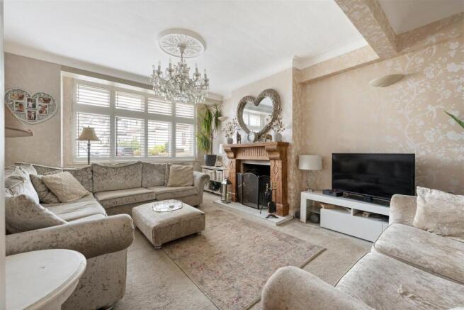 Larkshall Crescent, E4