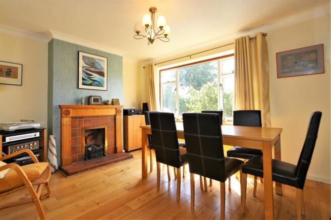 SEPARATE DINING ROOM