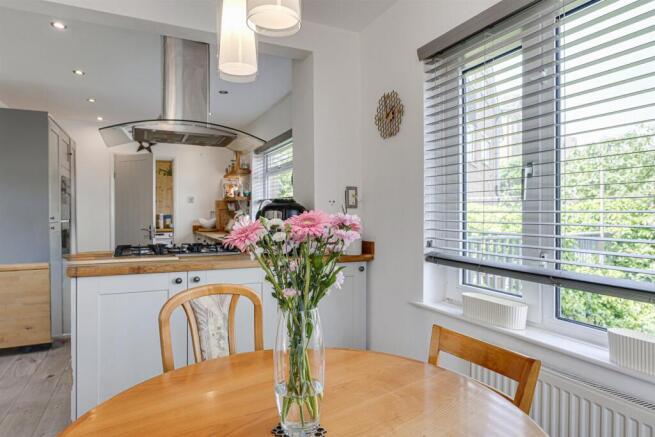 4 bed Detached for sale Image 8