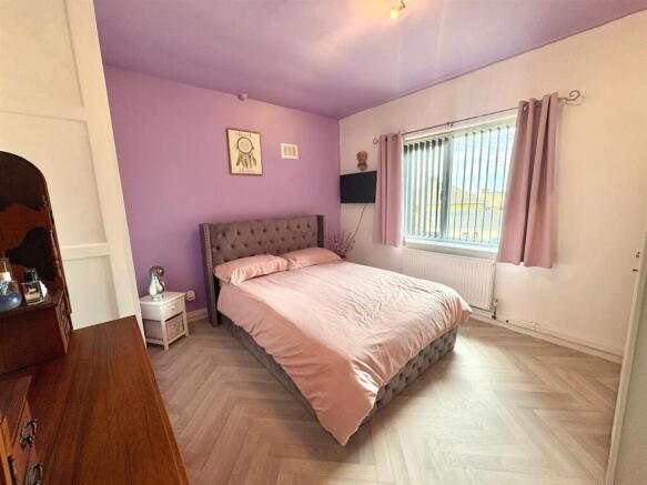 2 bed Flat for sale Image 6