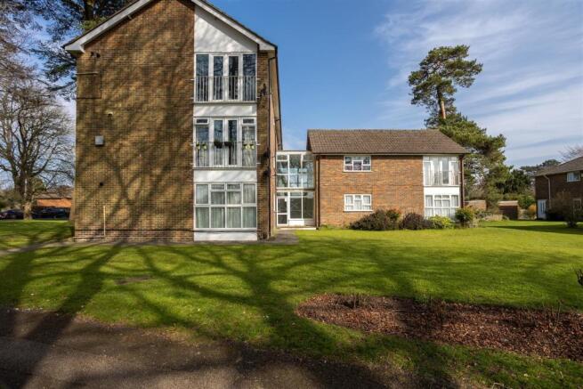 flat-courtlands-crescent-banstead-203.jpg
