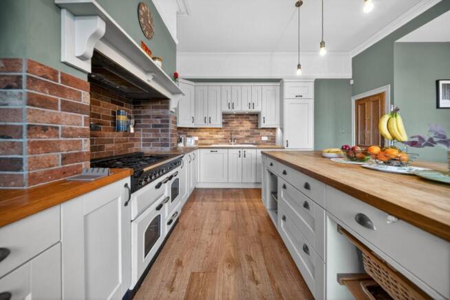 5 bed Terraced for sale Image 6