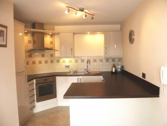 FITTED KITCHEN