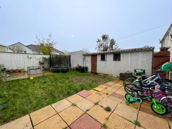 Garden with Garage Access