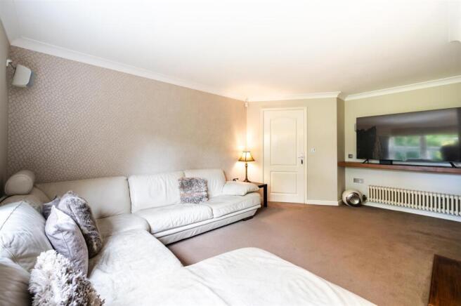 4 bed Detached for sale Image 10
