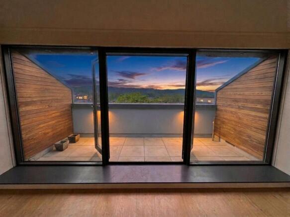 2 bed Penthouse for sale Image 5