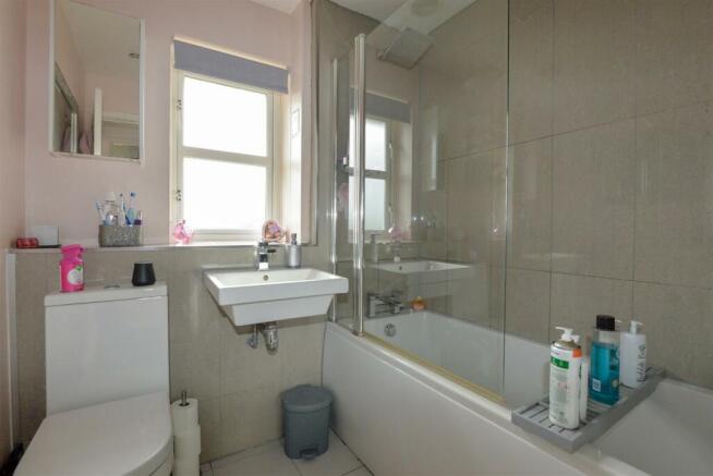 Bathroom 1.jpg