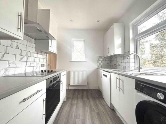 3 Bedroom Maisonette - Newly Refurbished