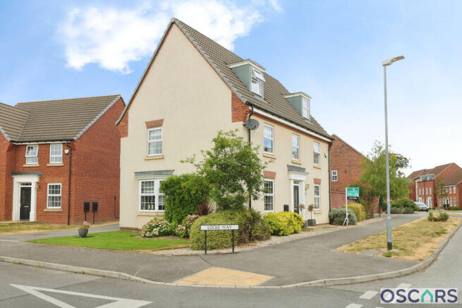 5 bed Detached for sale Image 8