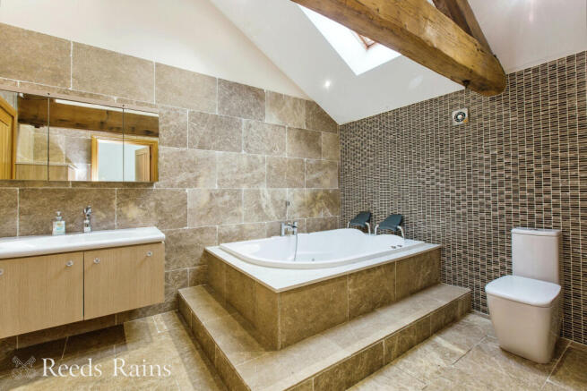 J&j En-Suite Bathroo