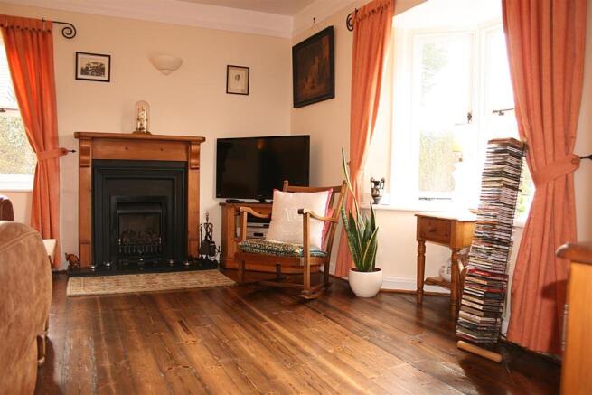 sittingroom2.JPG