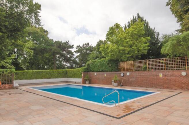 Swimming Pool b HR