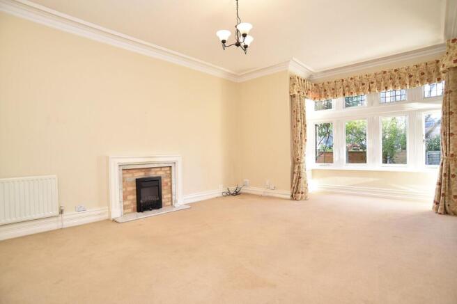 3 bed Flat for sale Image 4