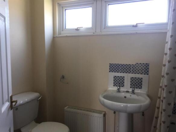 Bathroom 1.jpg