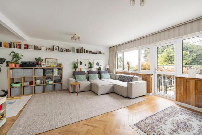 St. Johns Court, IG9