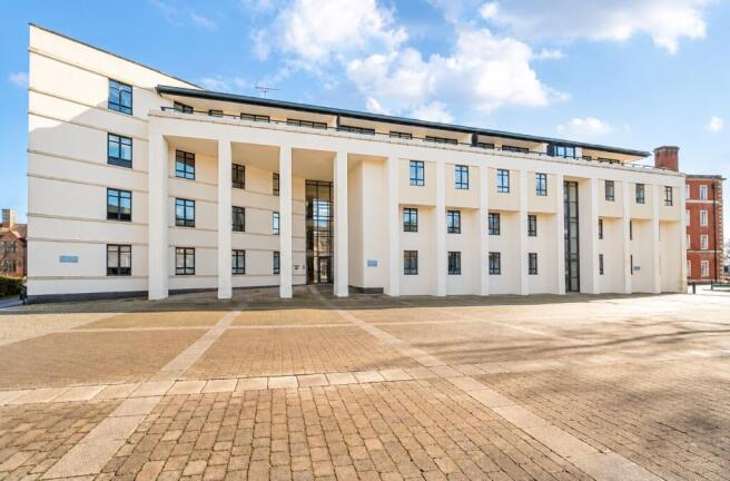3-bed flat on Peninsula Square, Winchester, Hampshire, SO23, £530,000