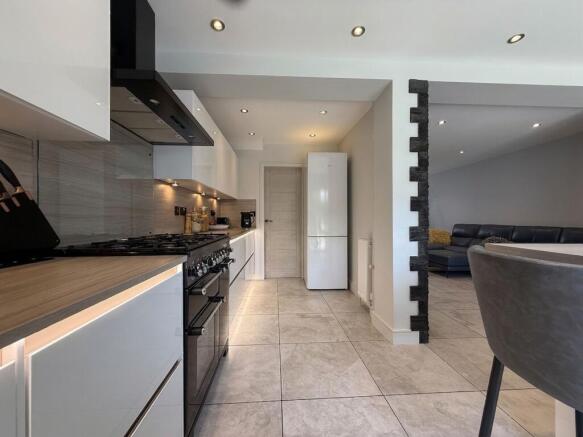 3 bed Semi-Detached for sale Image 8