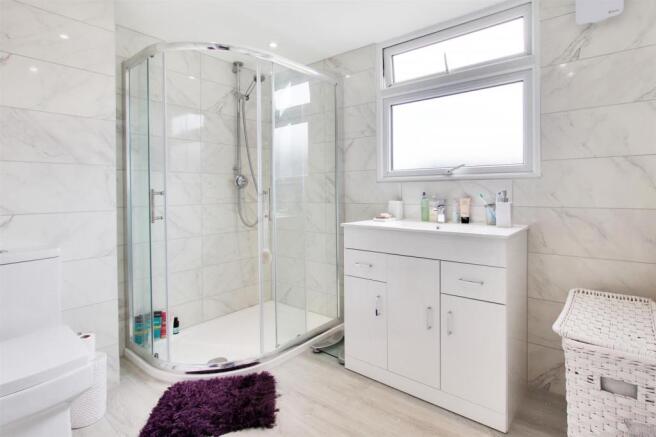 Main Bedroom En Suite.jpg