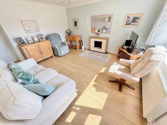 Acacia Drive, Great Sutton photo 4