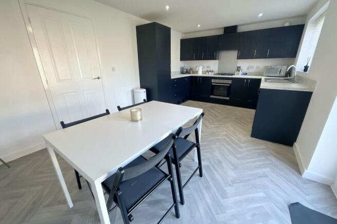 kitchen/dining room 