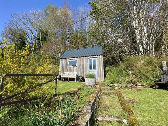 GARDEN SHED.JPG