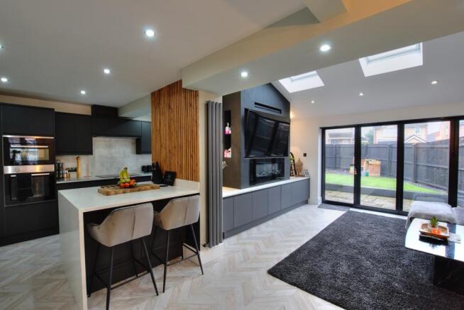 7. Kitchen: family area