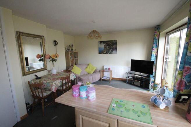 LOUNGE/KITCHEN