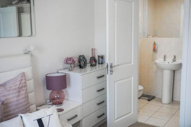 Master En-suite